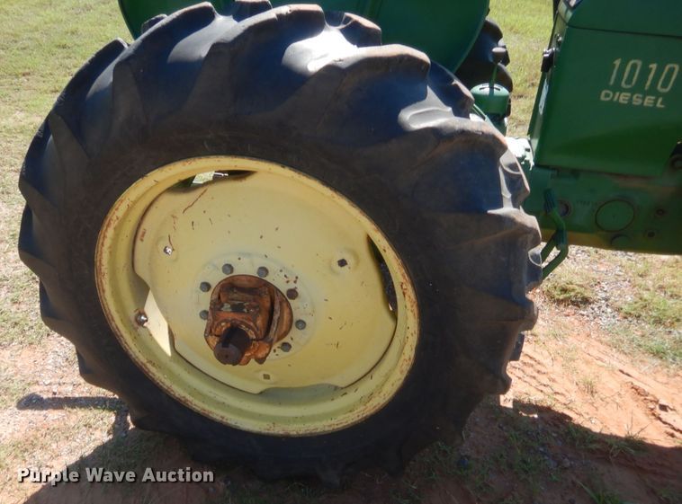 image for item IT9615 1964 John Deere 1010  tractor