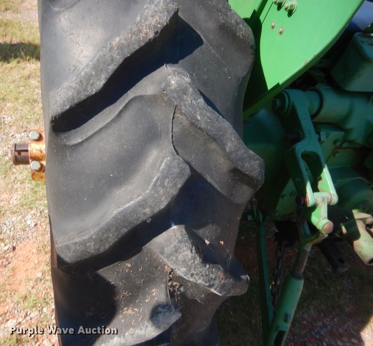 image for item IT9615 1964 John Deere 1010  tractor