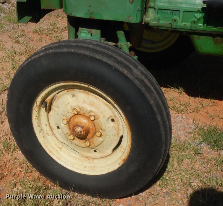 image for item IT9615 1964 John Deere 1010  tractor