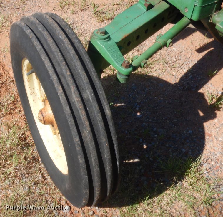 image for item IT9615 1964 John Deere 1010  tractor