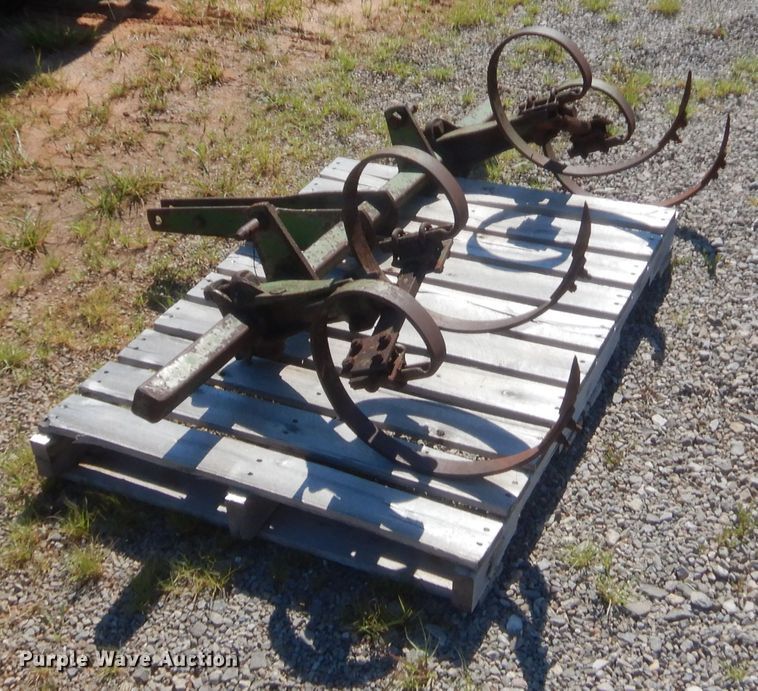 image for item IT9615 1964 John Deere 1010  tractor