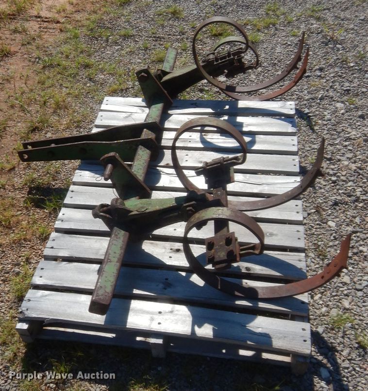 image for item IT9615 1964 John Deere 1010  tractor