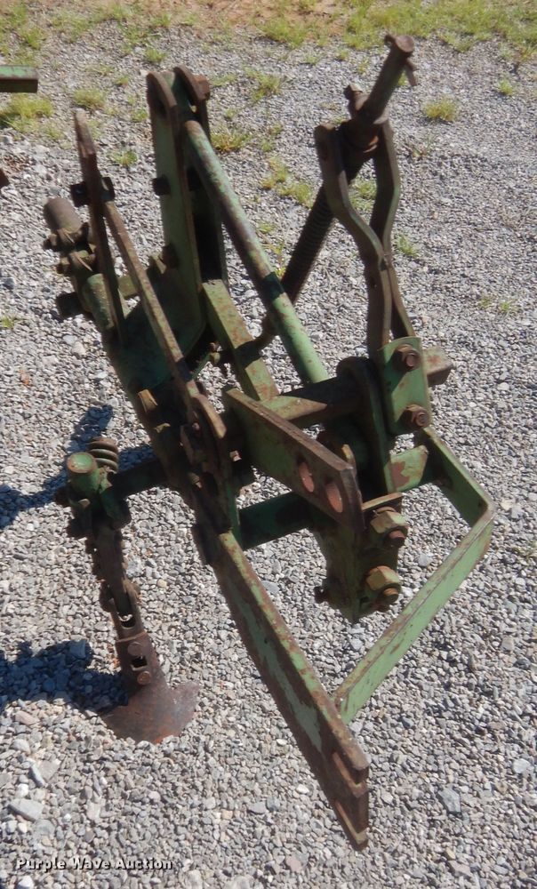 image for item IT9615 1964 John Deere 1010  tractor