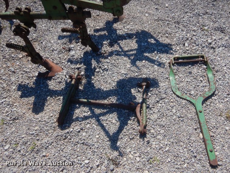 image for item IT9615 1964 John Deere 1010  tractor