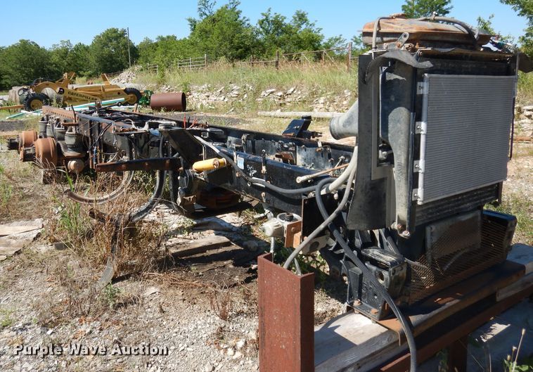 image for item IW9800 1995 Kenworth T800  truck cab and chassis