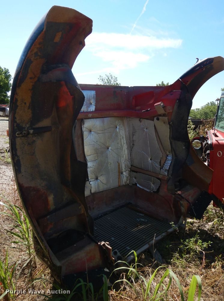 image for item IW9800 1995 Kenworth T800  truck cab and chassis