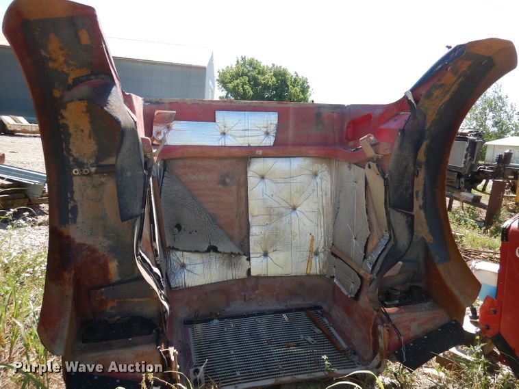 image for item IW9800 1995 Kenworth T800  truck cab and chassis