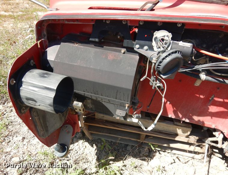 image for item IW9800 1995 Kenworth T800  truck cab and chassis