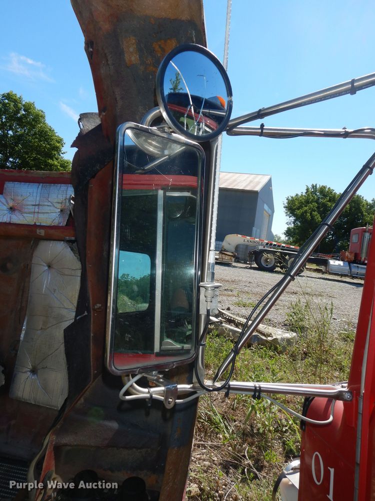 image for item IW9800 1995 Kenworth T800  truck cab and chassis