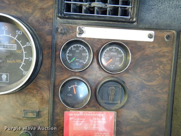 image for item IW9800 1995 Kenworth T800  truck cab and chassis