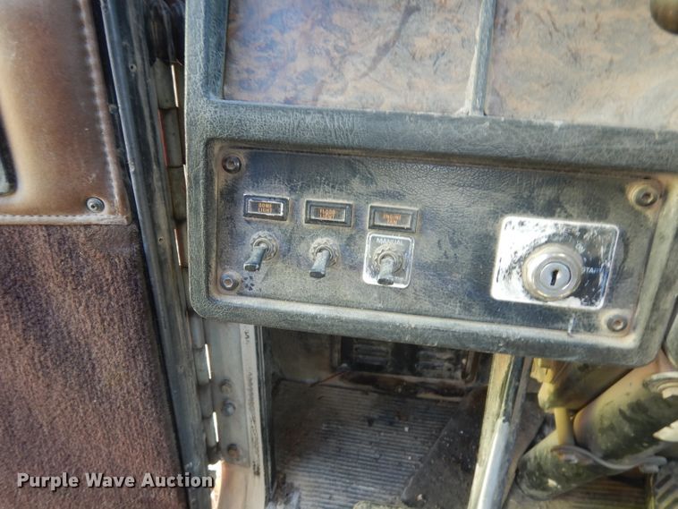 image for item IW9800 1995 Kenworth T800  truck cab and chassis