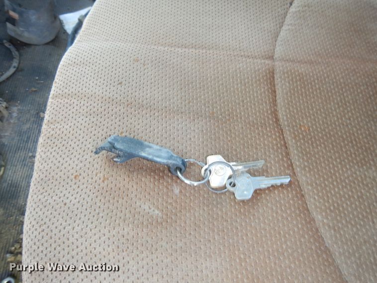 image for item IW9800 1995 Kenworth T800  truck cab and chassis