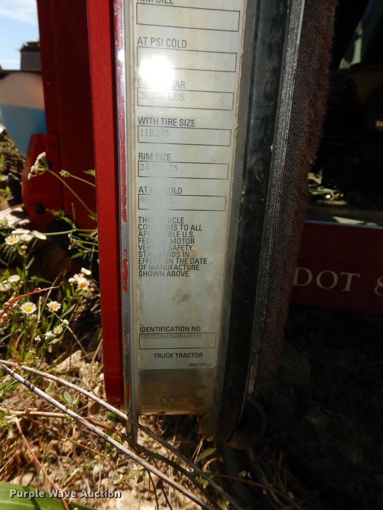 image for item IW9800 1995 Kenworth T800  truck cab and chassis