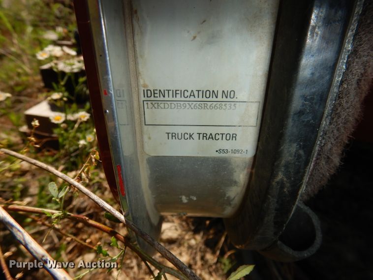 image for item IW9800 1995 Kenworth T800  truck cab and chassis