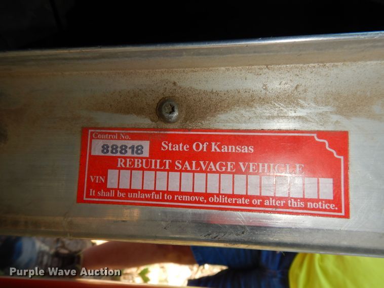 image for item IW9800 1995 Kenworth T800  truck cab and chassis