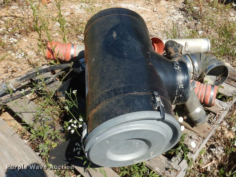 image for item IW9800 1995 Kenworth T800  truck cab and chassis