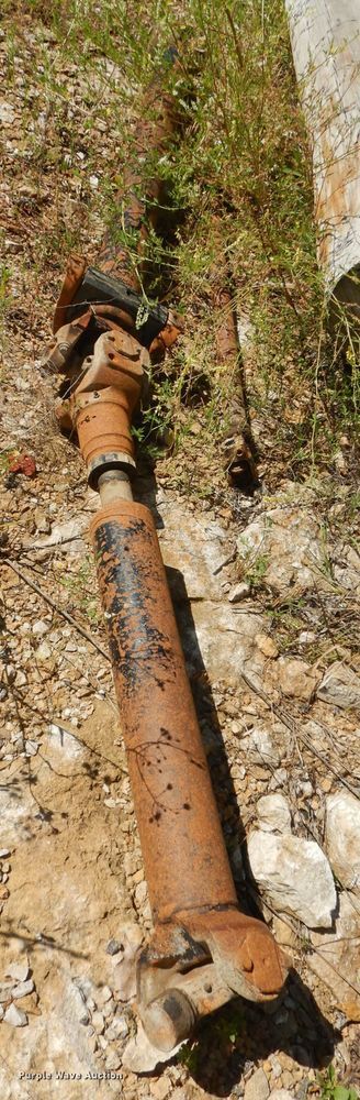 image for item IW9800 1995 Kenworth T800  truck cab and chassis