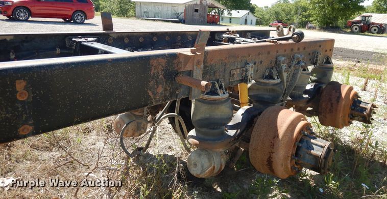 image for item IW9800 1995 Kenworth T800  truck cab and chassis