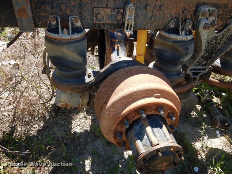 image for item IW9800 1995 Kenworth T800  truck cab and chassis