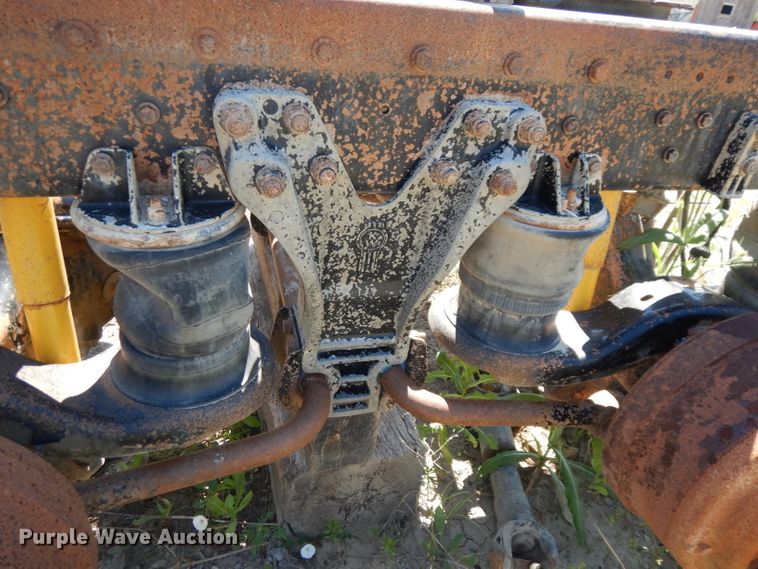 image for item IW9800 1995 Kenworth T800  truck cab and chassis