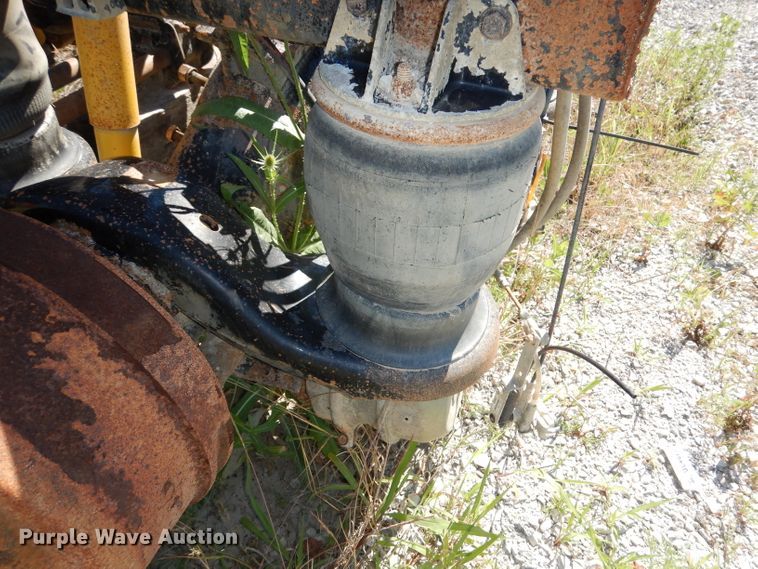 image for item IW9800 1995 Kenworth T800  truck cab and chassis