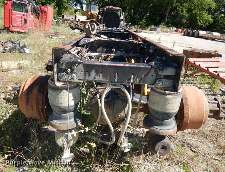 image for item IW9800 1995 Kenworth T800  truck cab and chassis