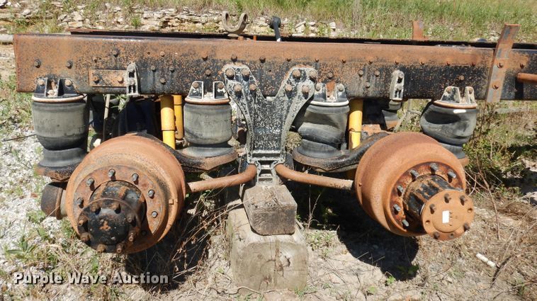 image for item IW9800 1995 Kenworth T800  truck cab and chassis