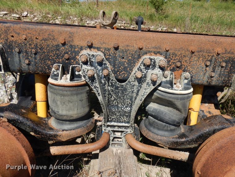 image for item IW9800 1995 Kenworth T800  truck cab and chassis