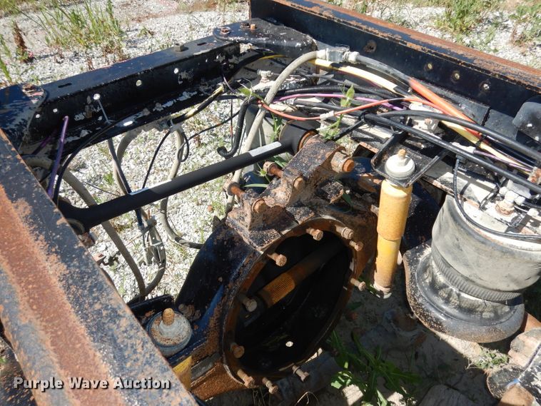 image for item IW9800 1995 Kenworth T800  truck cab and chassis