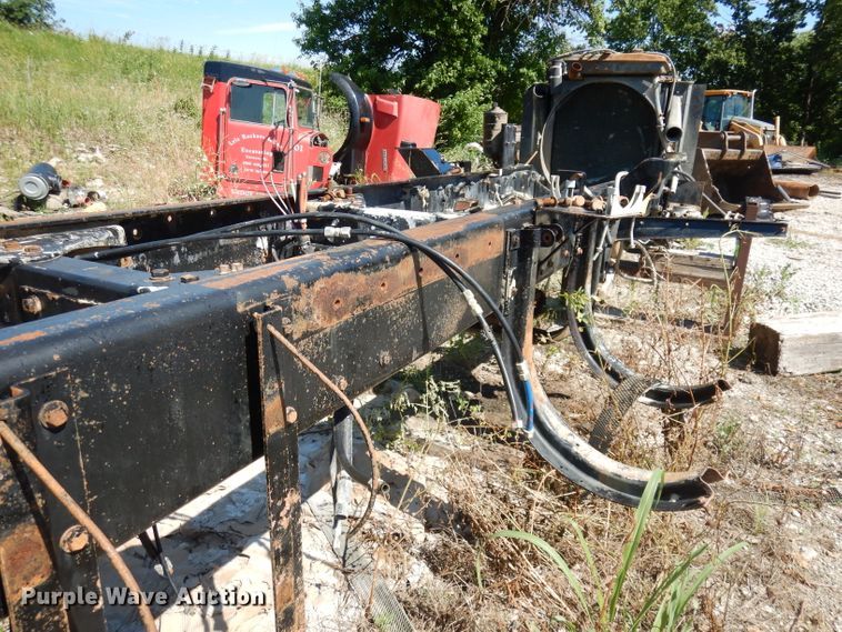 image for item IW9800 1995 Kenworth T800  truck cab and chassis