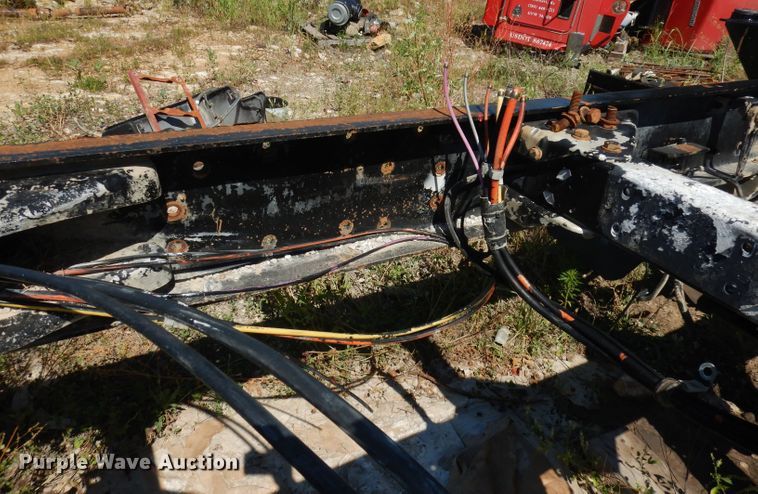 image for item IW9800 1995 Kenworth T800  truck cab and chassis