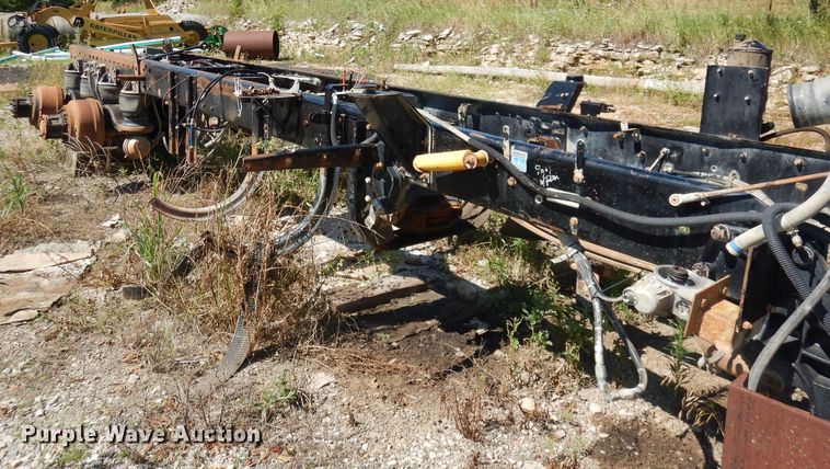 image for item IW9800 1995 Kenworth T800  truck cab and chassis