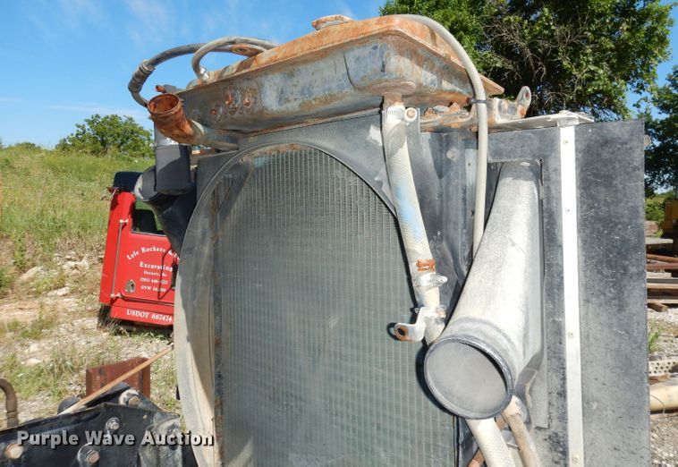 image for item IW9800 1995 Kenworth T800  truck cab and chassis