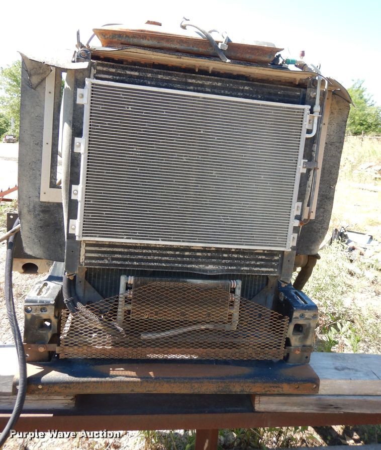 image for item IW9800 1995 Kenworth T800  truck cab and chassis