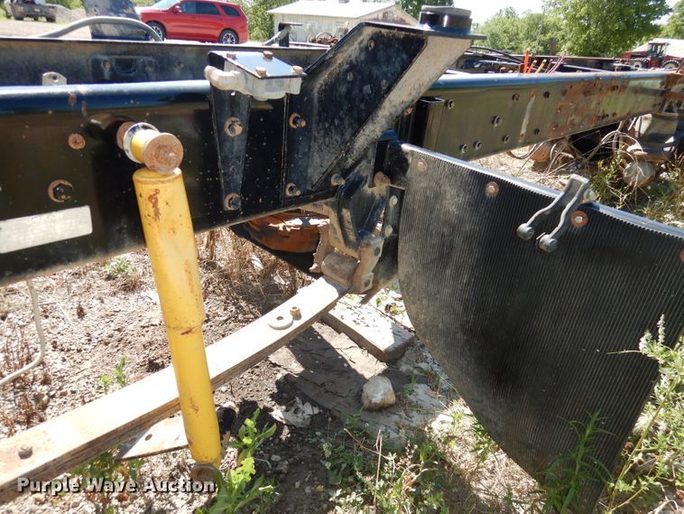 image for item IW9800 1995 Kenworth T800  truck cab and chassis