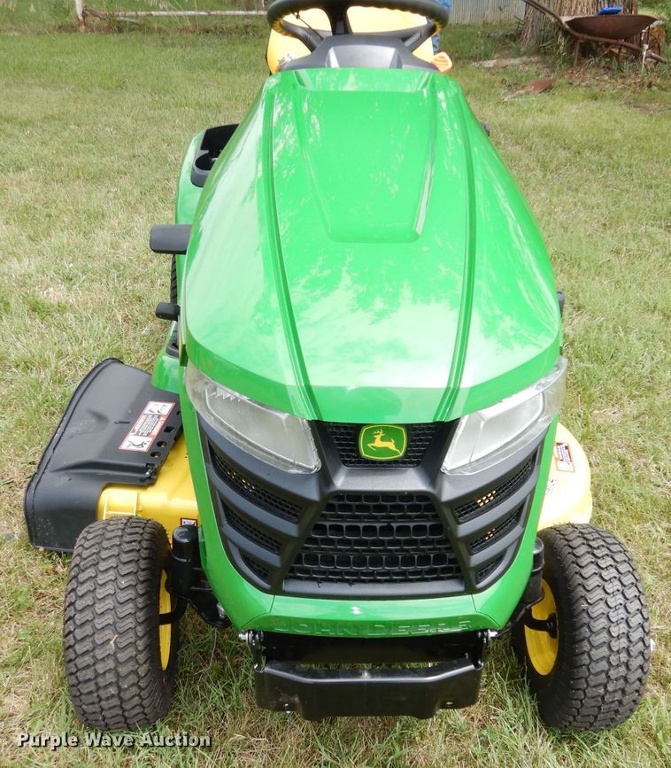 image for item IW9822 2021 John Deere X350  lawn mower
