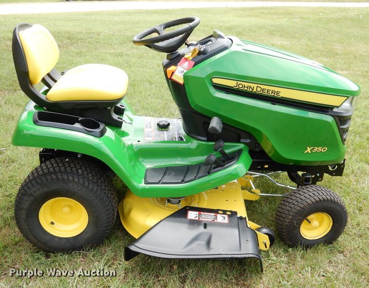 image for item IW9822 2021 John Deere X350  lawn mower