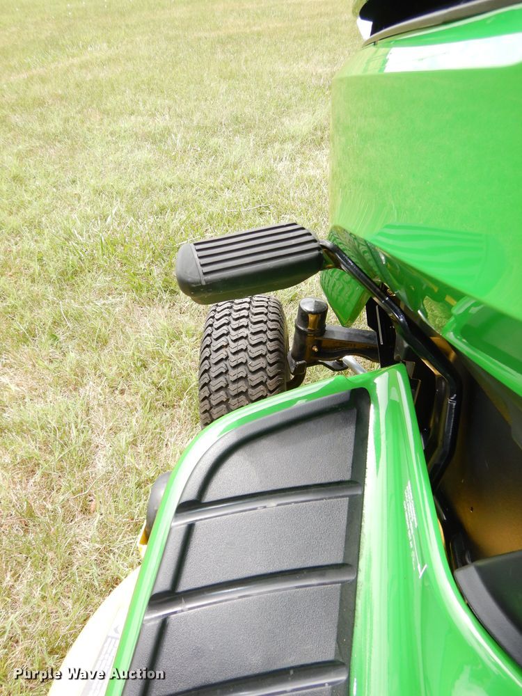 image for item IW9822 2021 John Deere X350  lawn mower