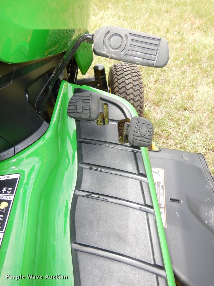 image for item IW9822 2021 John Deere X350  lawn mower