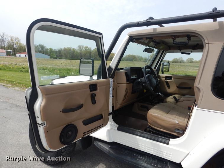 image for item IY9639 2001 Jeep Wrangler  SUV