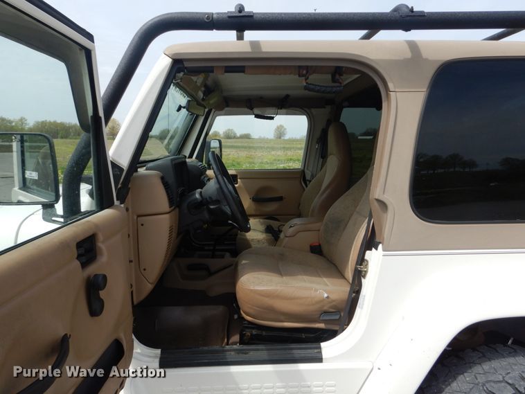image for item IY9639 2001 Jeep Wrangler  SUV