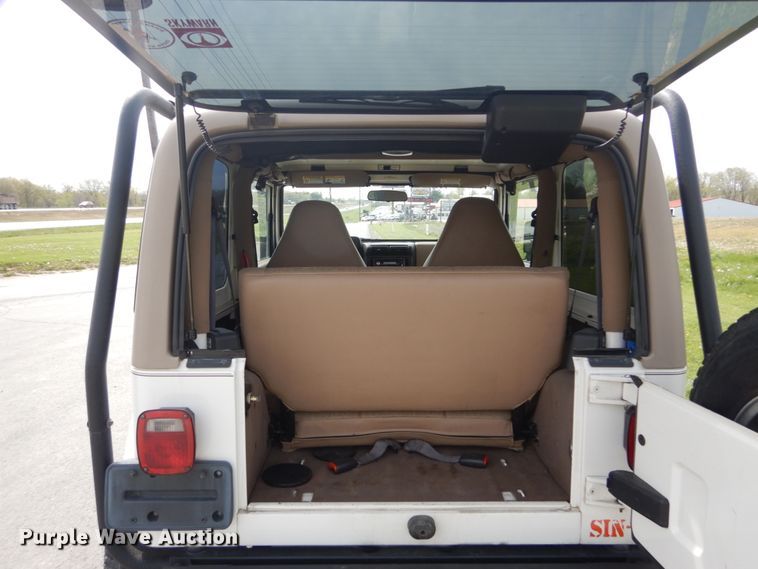 image for item IY9639 2001 Jeep Wrangler  SUV