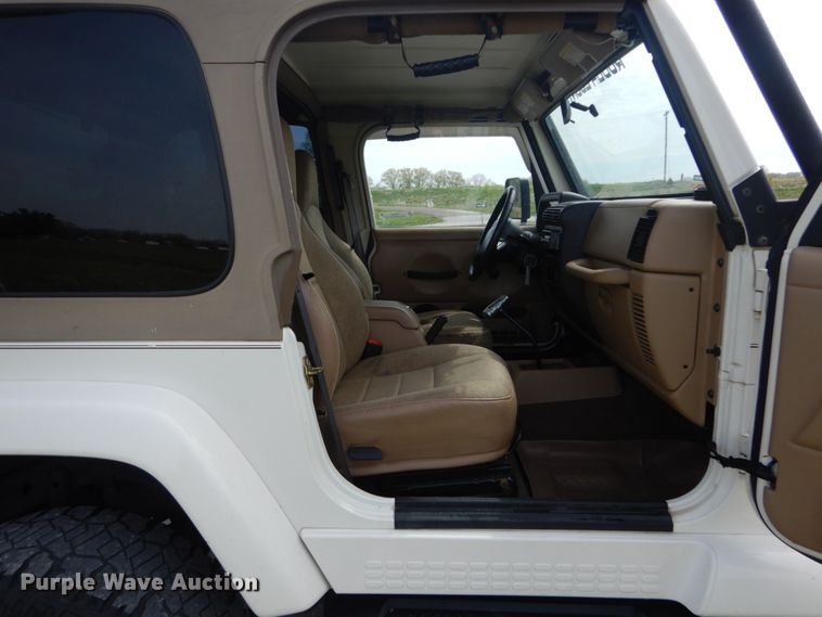 image for item IY9639 2001 Jeep Wrangler  SUV