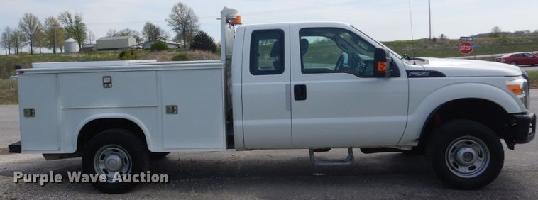 image for item IY9640 2013 Ford F250 Super Duty  SuperCab utility bed pickup truck