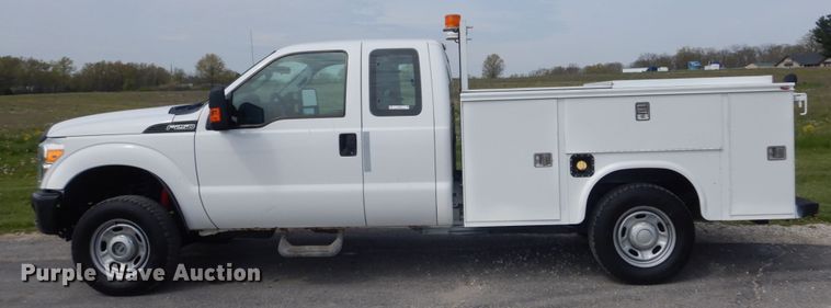 image for item IY9640 2013 Ford F250 Super Duty  SuperCab utility bed pickup truck