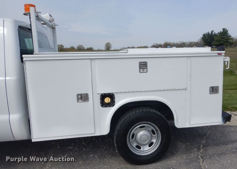 image for item IY9640 2013 Ford F250 Super Duty  SuperCab utility bed pickup truck