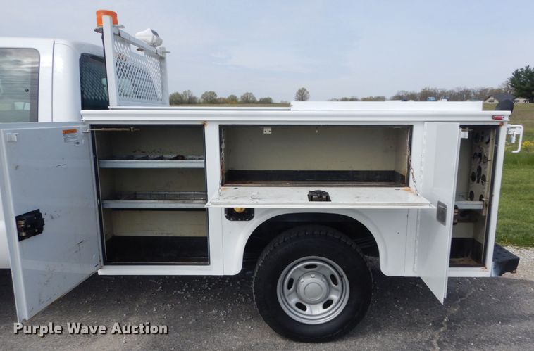 image for item IY9640 2013 Ford F250 Super Duty  SuperCab utility bed pickup truck