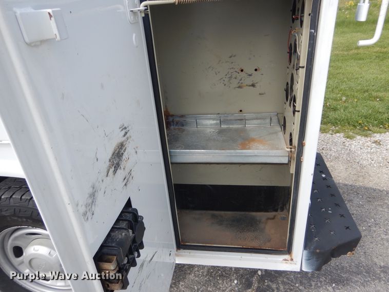 image for item IY9640 2013 Ford F250 Super Duty  SuperCab utility bed pickup truck