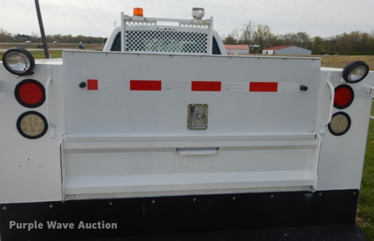 image for item IY9640 2013 Ford F250 Super Duty  SuperCab utility bed pickup truck