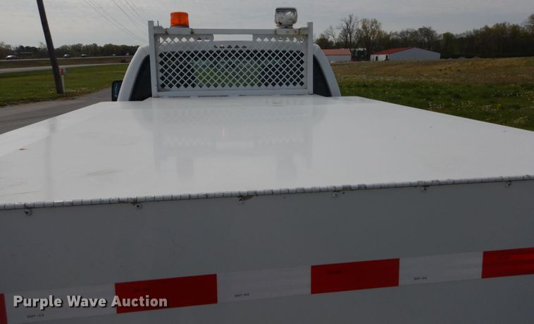 image for item IY9640 2013 Ford F250 Super Duty  SuperCab utility bed pickup truck